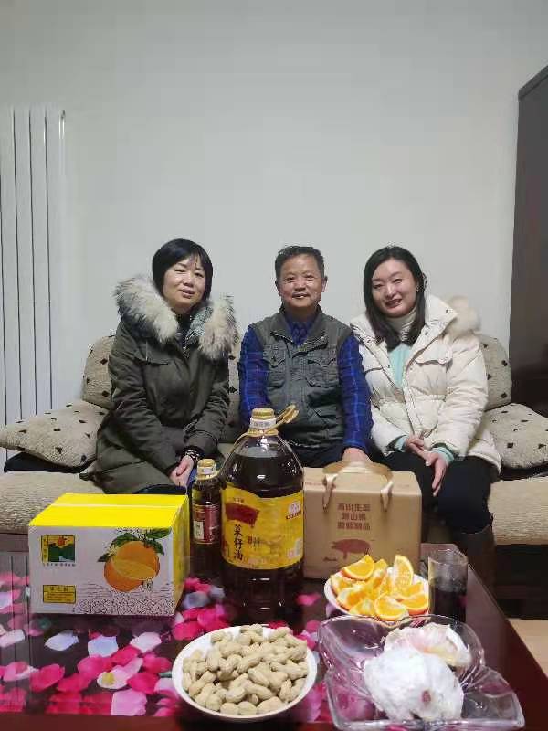 勞模沈坤（中），1984年獲成都市“勞動(dòng)模范”